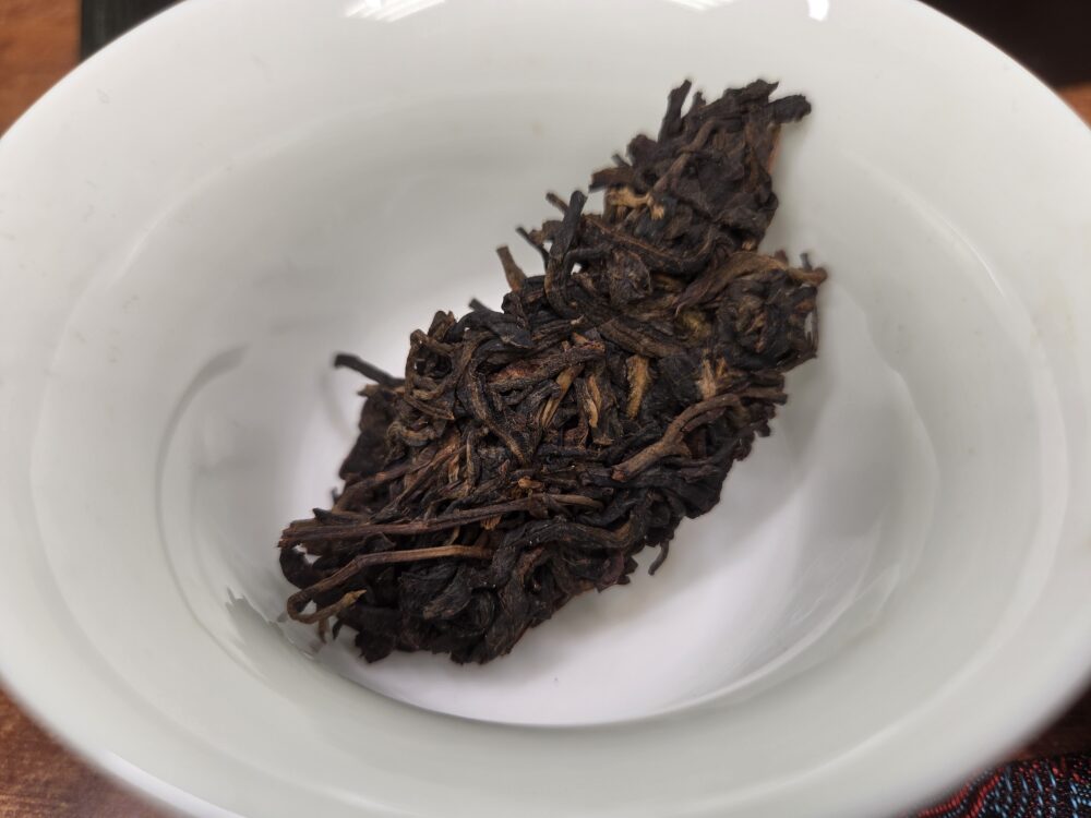 Шен пуэр Людачашань "Золотые рыбки" (357 г, 2011 г) — изображение 5